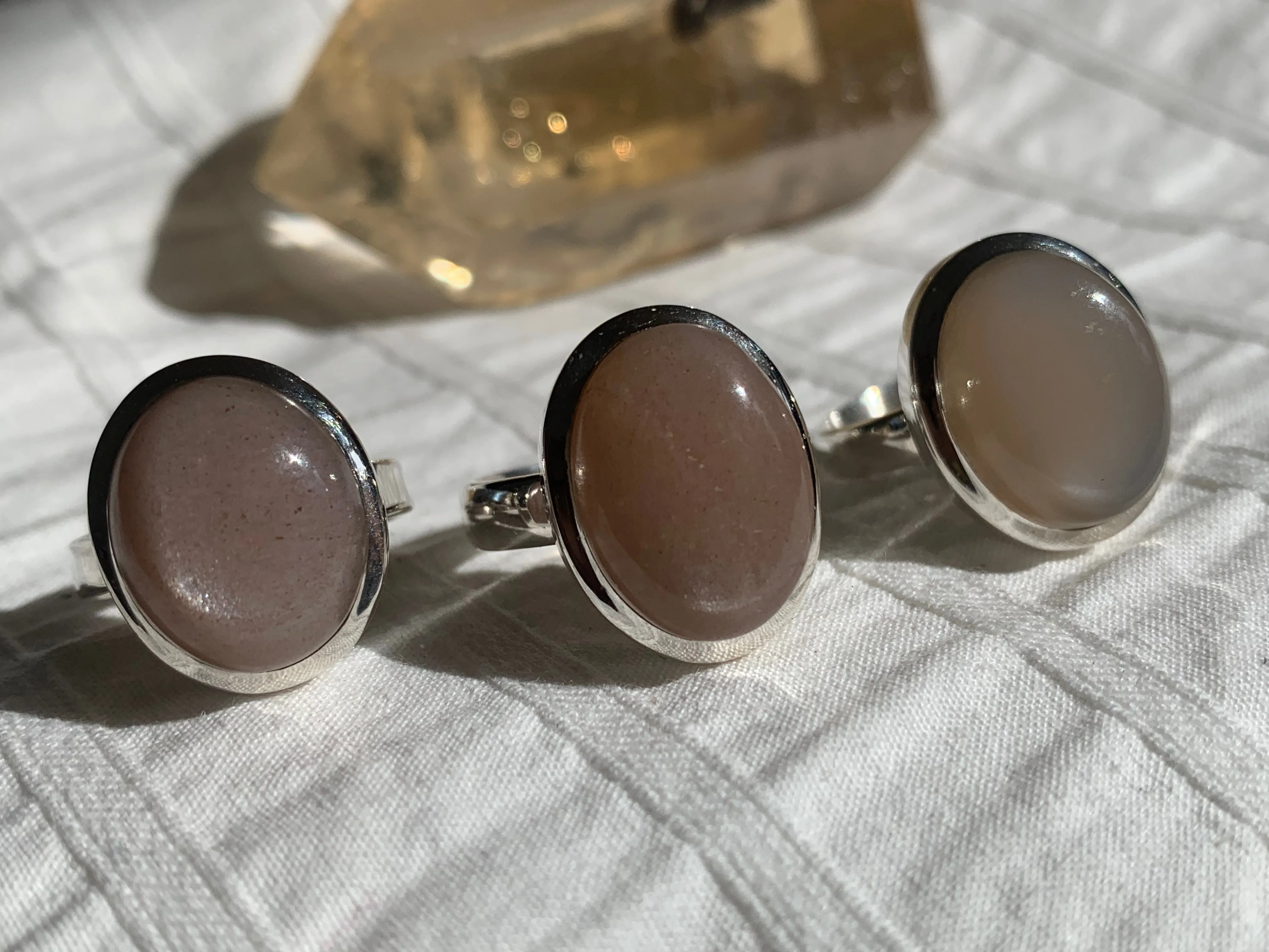 Peach Moonstone Naevia Ring - Oval Mix