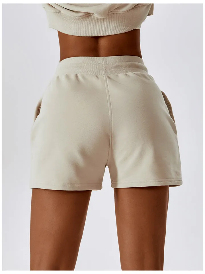 Sportshorts mit Kordelzug und gesmokter Taille